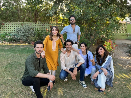 Mira with Cast in Drama Serial Paristan