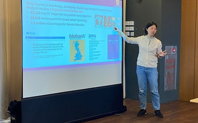 Professor Dou Qi Presents the Fall’s First Fellow Luncheon Talk