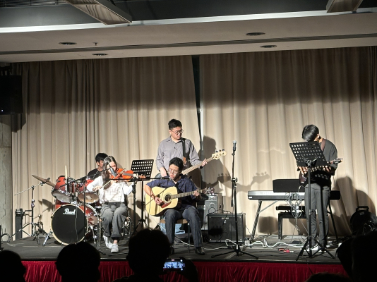 A full band performs