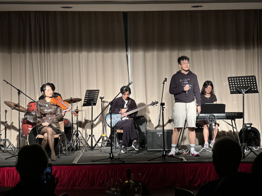 A full band performs