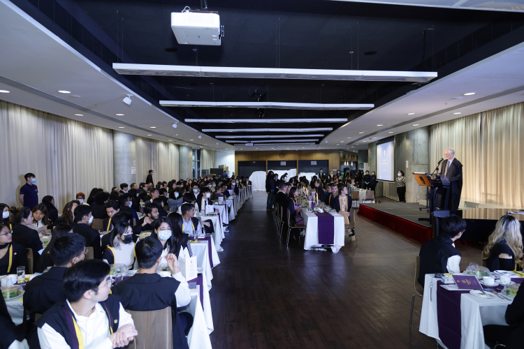 Dinner for Families of the Incoming Class of 2022 and Formal Hall Dinner - Photo - 10