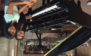 Students Eloisa Damulo and Jessica Chu Perform at Communal Dinner