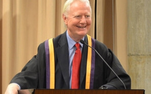 Master Professor Sir James Mirrlees Speaks at the Final Formal Hall Dinner of the Academic Year