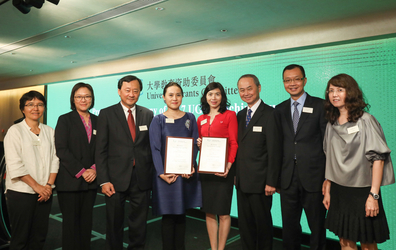 Professor Emily Chan, center left, and Professor Suzanne So, center right, with the UGC Teaching Award