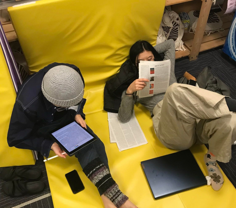 Students reading on couch